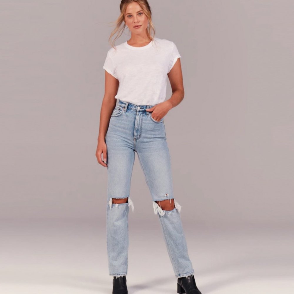 A&F Women's 90s Ultra High Rise Straight Jeans Light Ripped Light-Med Wash